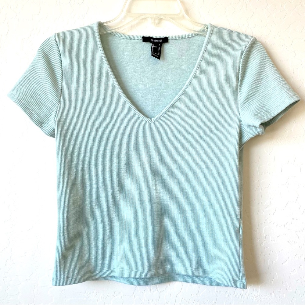 FOREVER 21 Crop Top V-Neck Short Sleeve Medium